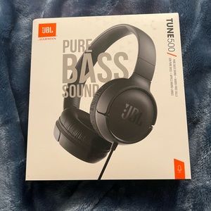 JBL Tune 500 headphones